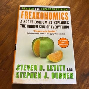 Freakonomics [Revised and Expanded]: A Rogue Economist Explores‎ Hard cover book